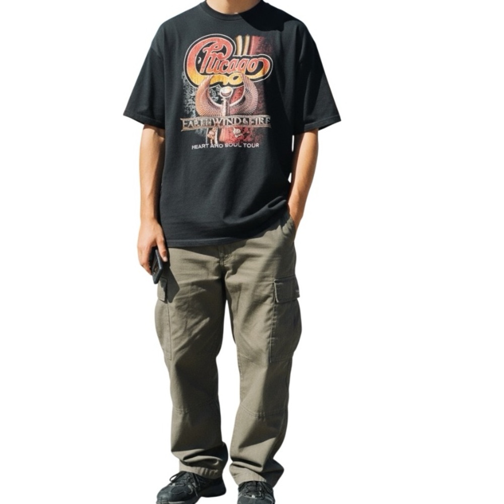 Vintage Graphic Concert Shirt 2016 Chicago Earth Wind Fire  Black 2X 70s Retro